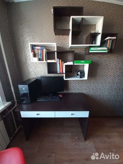 Письменный стол