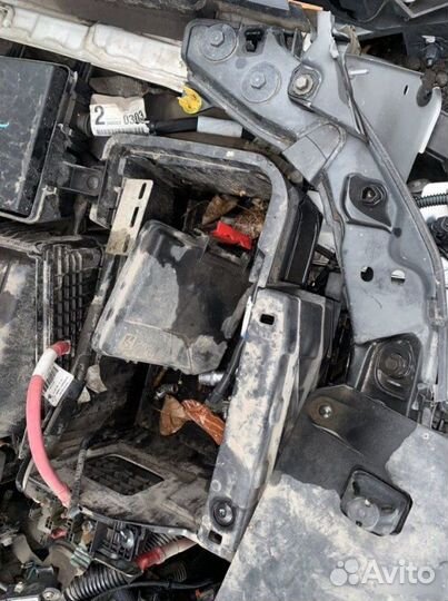 Площадка аккумулятора Renault Laguna 3