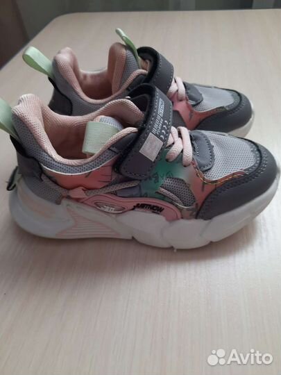 Кроссовки для девочки 27р