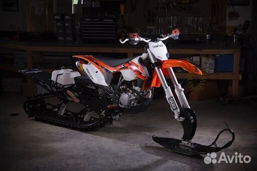 На мото KTM 500 новая гусеница и лыжа Snowrider