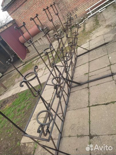 Кованые цветочницы