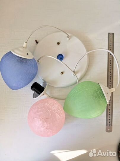 Люстра на три лампы. Новая