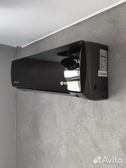 Кондиционер чёрный сплит-система