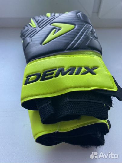 Вратарские перчатки