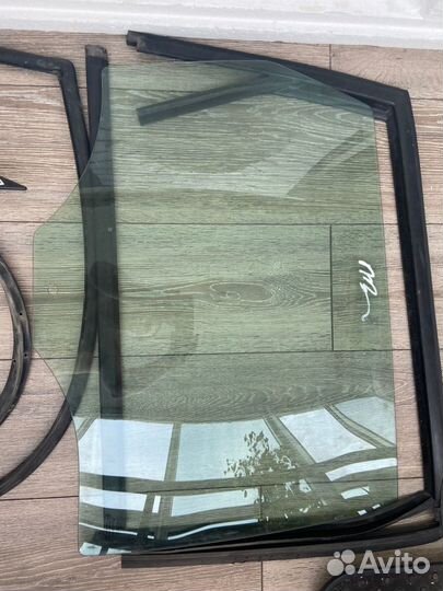 Заднее правое стекло двери Ford Fiesta IV, Fusion