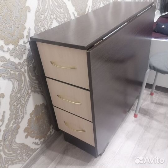 Продам стол книжка