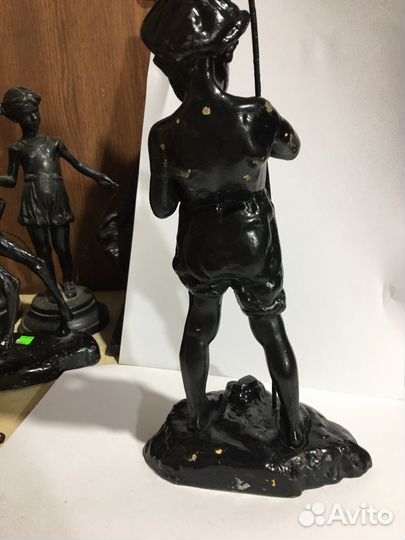 Мальчик с удочкой.Скульптура Чугун СССР