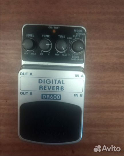 Гитарная педаль Behringer DR600 digital reverb