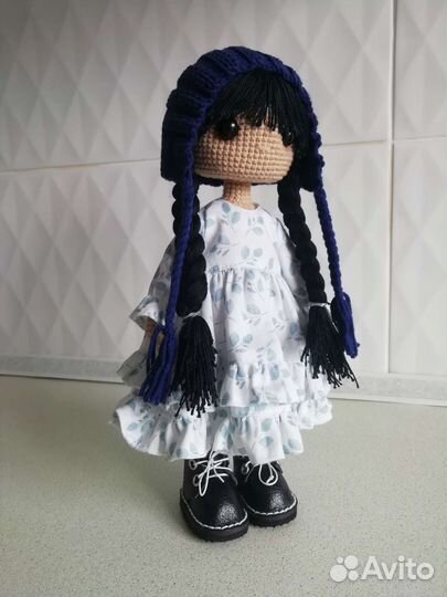 Вязаная кукла ручной работы