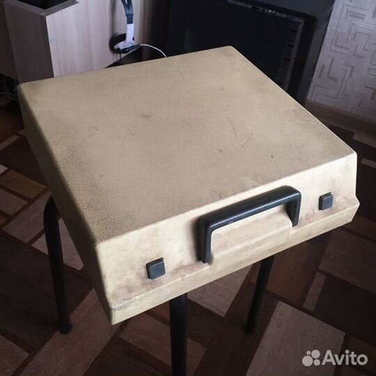 Пишущая машинка tbm de Luxe