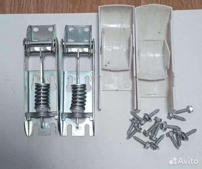 Кронштейн двери для морозильного ларя Бирюса