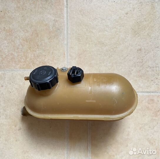 Расширительный бачок BMW e30