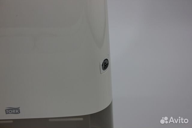 Диспенсер для полотенец листовых Tork H2