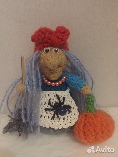 Вязаная игрушка Баба Яга