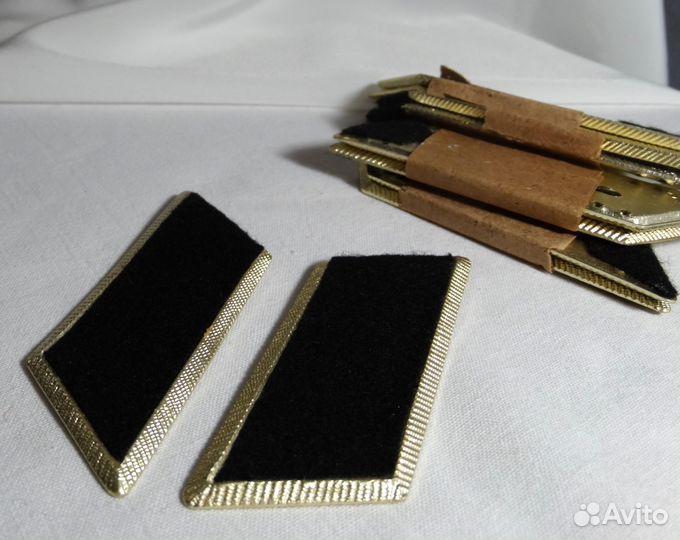 Петлицы черные, сукно