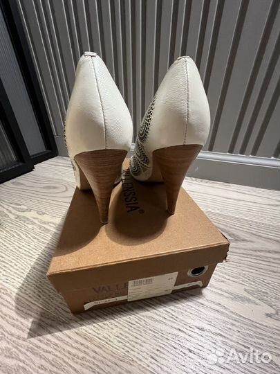 Туфли женские с перфорацией vallenssia кожа 40