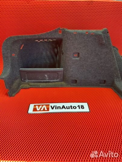Обшивка багажника задняя левая Skoda Octavia 5E