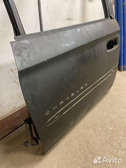 Дверь dodge caravan