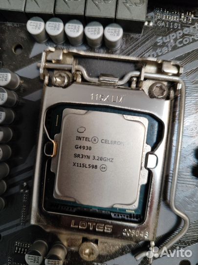 Материнская плата с процессором и памятью