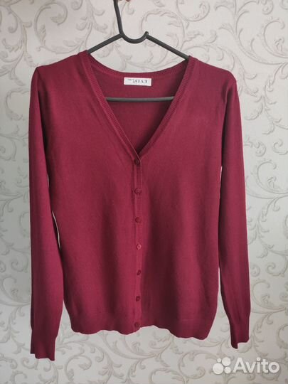 Трикотажная кофта на пуговицах, М