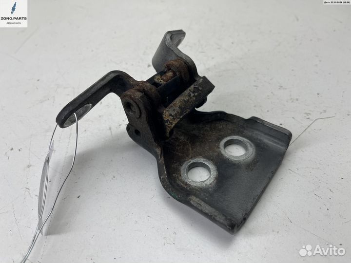 Петля двери передней правой на Mazda 2