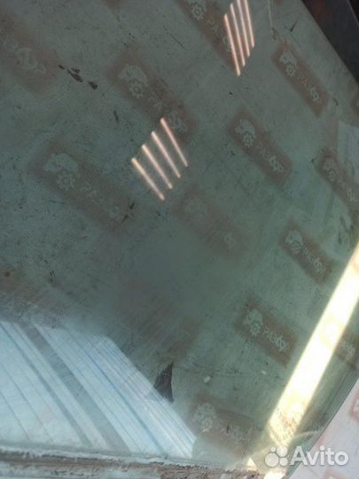 Стекло двери переднее левое Toyota Avensis CT220