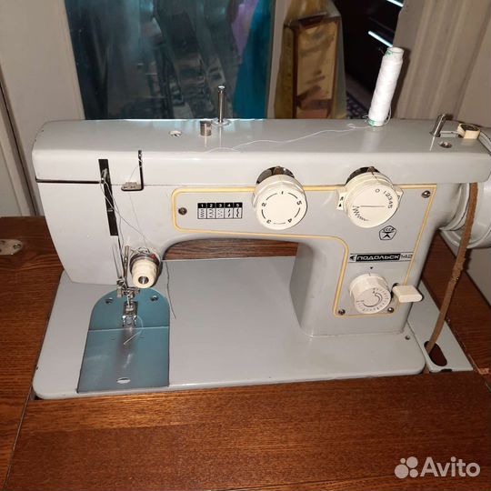 Швейная машина Чайка 142