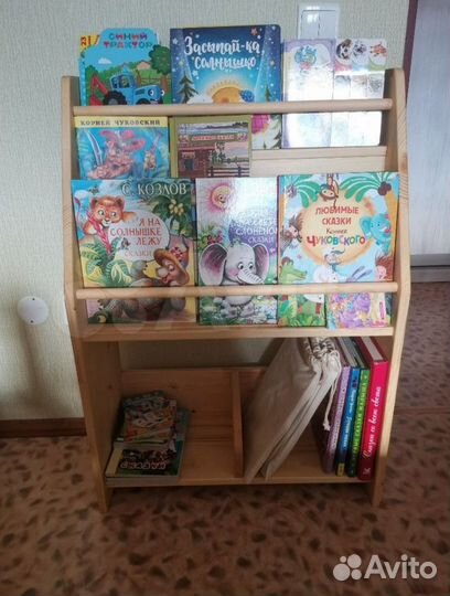 Полка Монтессори для книг и игрушек