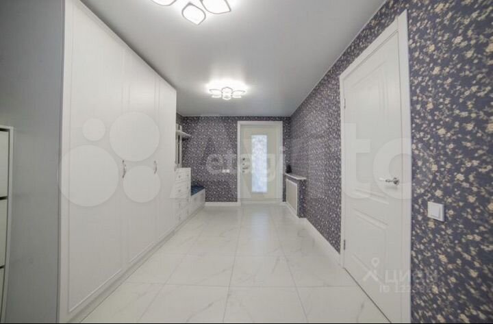 Коттедж 200 м² на участке 8 сот.