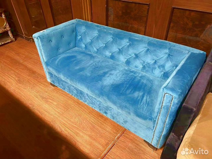 Диван двухместный из велюра