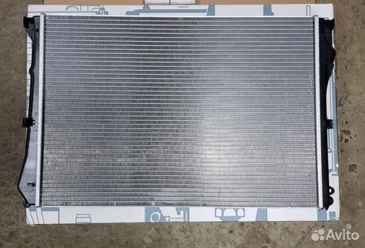 Радиатор охлаждения двигателя Mercedes S-Classe