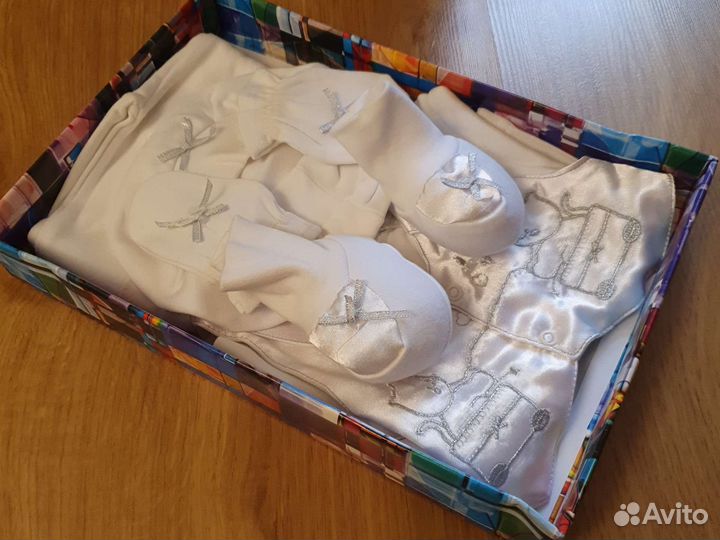 Комплект на выписку для мальчика новый