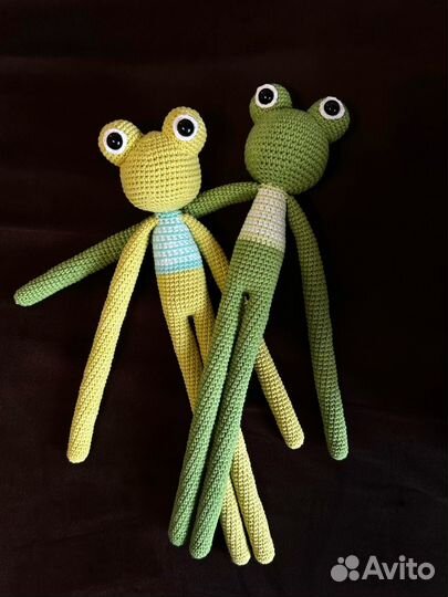 Вязаные лягушки