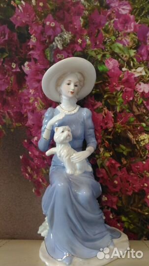 Статуэтка Фарфор. Дама с собачкой