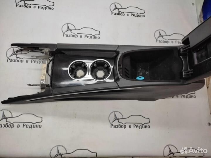 Подлокотник w164 ML-class 642.940 2008