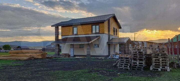 Дом 180 м² на участке 9 сот.