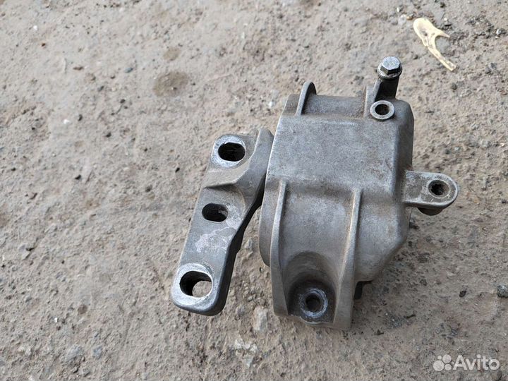 Подушка двигателя volkswagen Passat b6