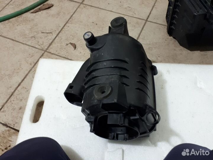 Корпус воздушного фильтра Skoda Yeti 2009