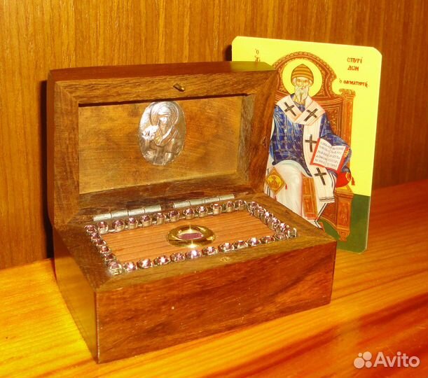 Сундучок святого Спиридона с мощевиком и филахто