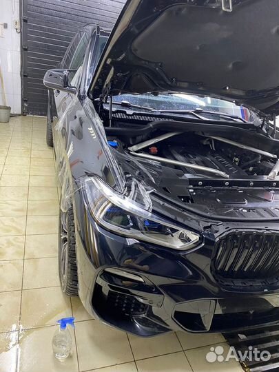 Оклейка фар полиуретановой защитной пленкой