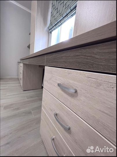 Рабочая зона у окна под ключ