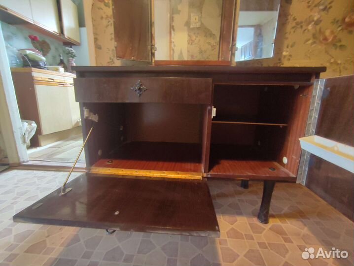 Трюмо, тумба с зеркалом для прихожей