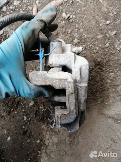 Суппорт передний правый Renault Fluence L30R