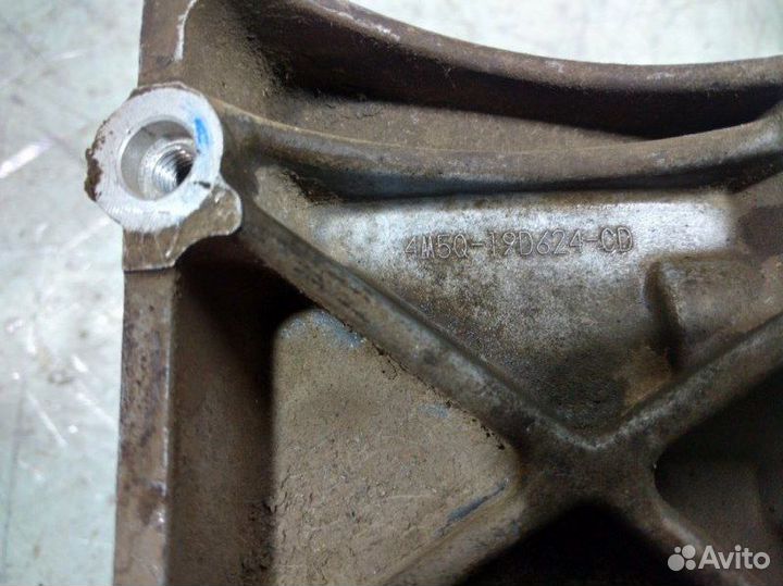 Кронштейн компрессора кондиционера Ford Focus 3