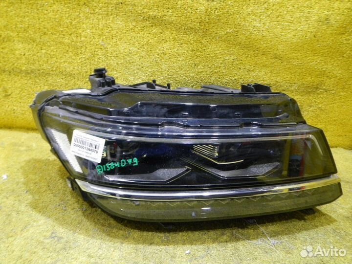 Фара правая Volkswagen Tiguan