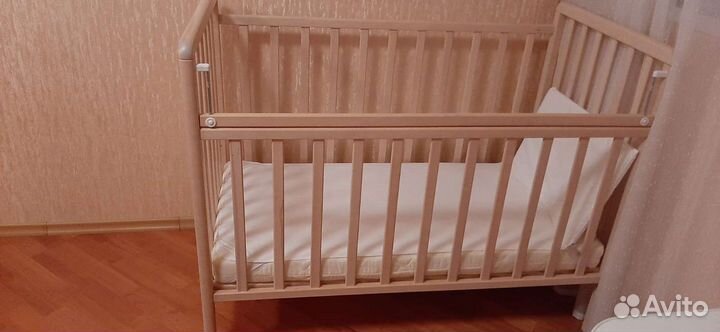 Детская кроватка с матрасом