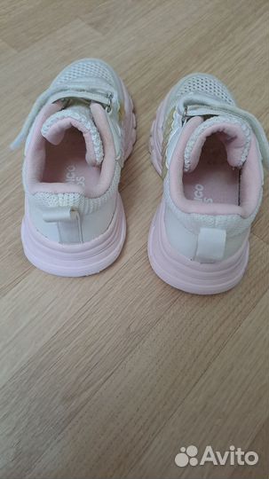 Кроссовки для девочки