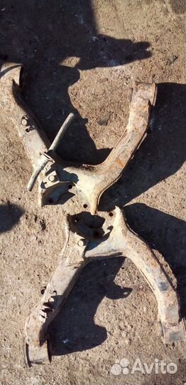 Рычаг подвески верхний передний левый Mitsubishi