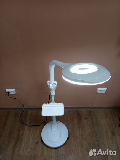 Лампа с лупой светодиодная с регулировкой яркости