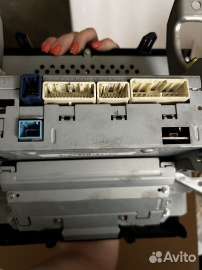 Монитор JBL на Toyota Land Cruiser